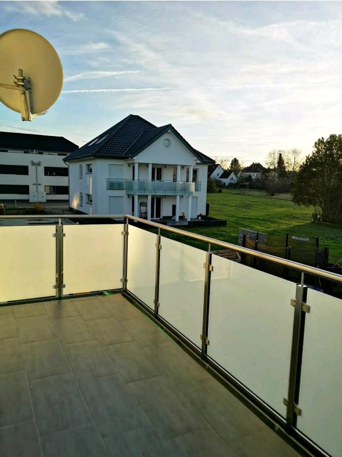 Modern Wohnen I Parkplatz I Wlan I Netflix I Balkon I 6 Schlafplaetze Lejlighed Bad Oeynhausen Eksteriør billede