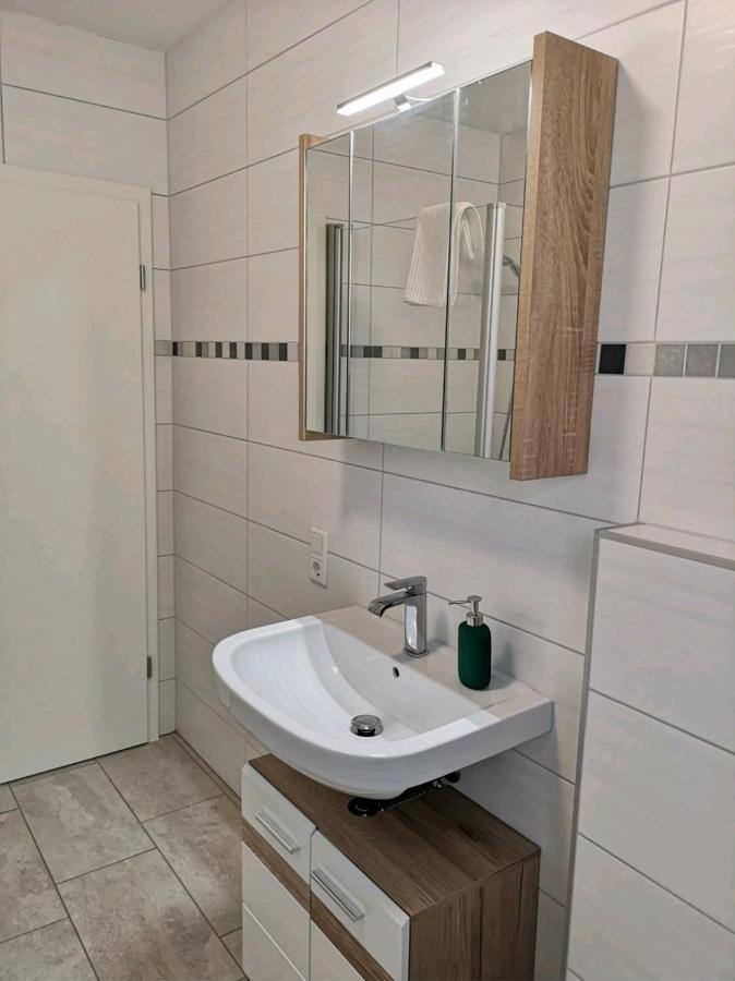 Modern Wohnen I Parkplatz I Wlan I Netflix I Balkon I 6 Schlafplaetze Lejlighed Bad Oeynhausen Eksteriør billede